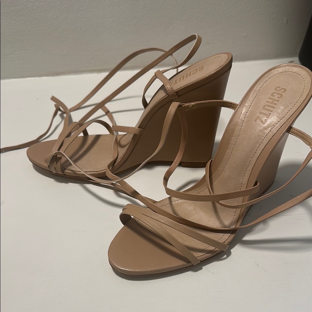 SCHUTZ Tan Strappy Sandals Elegant Design